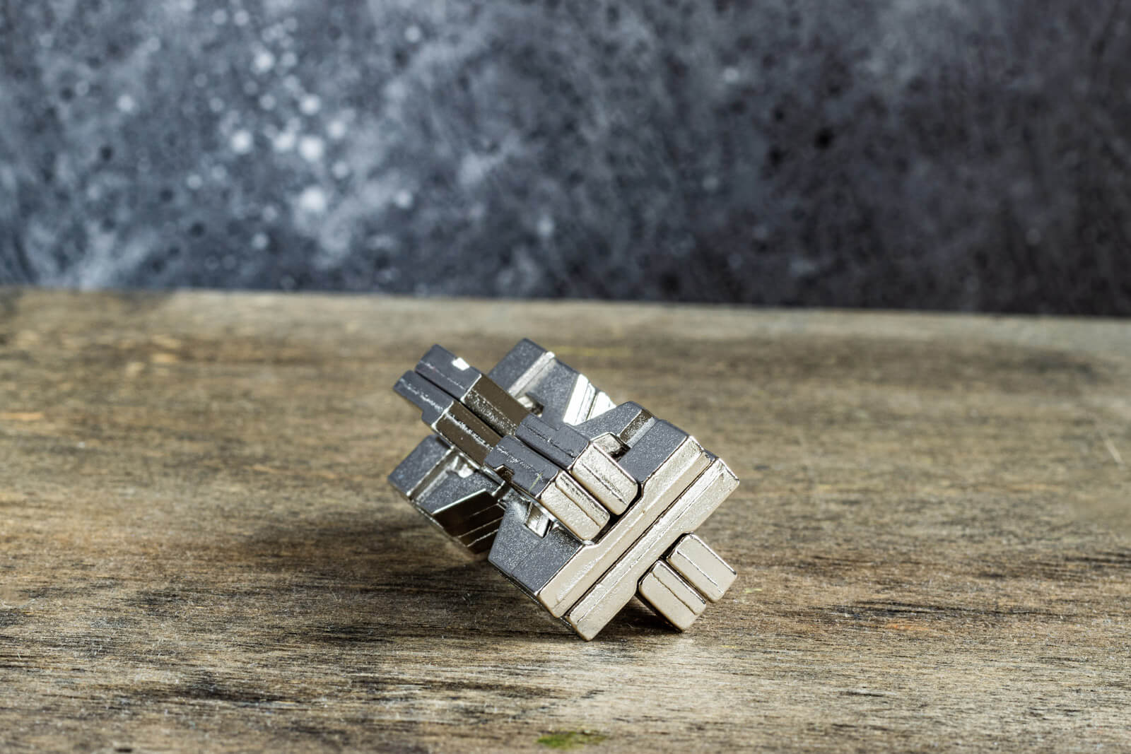 Huzzle Hourglass Puzzle