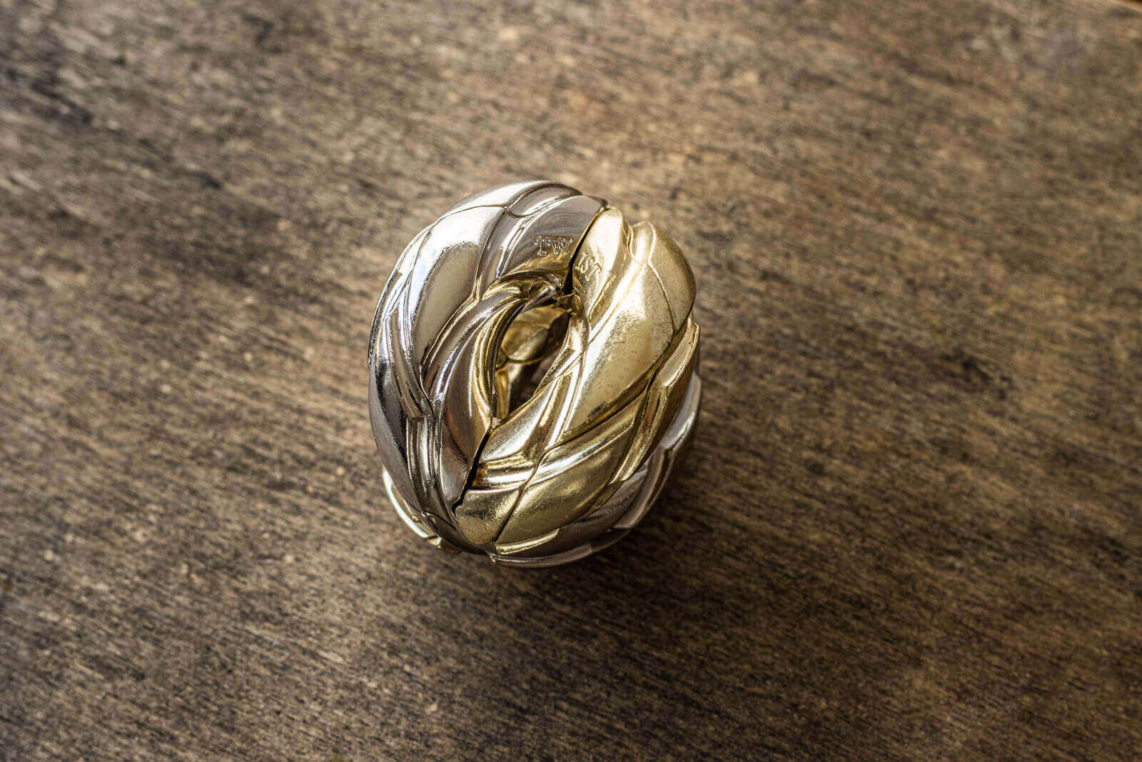 Huzzle Twist Puzzle