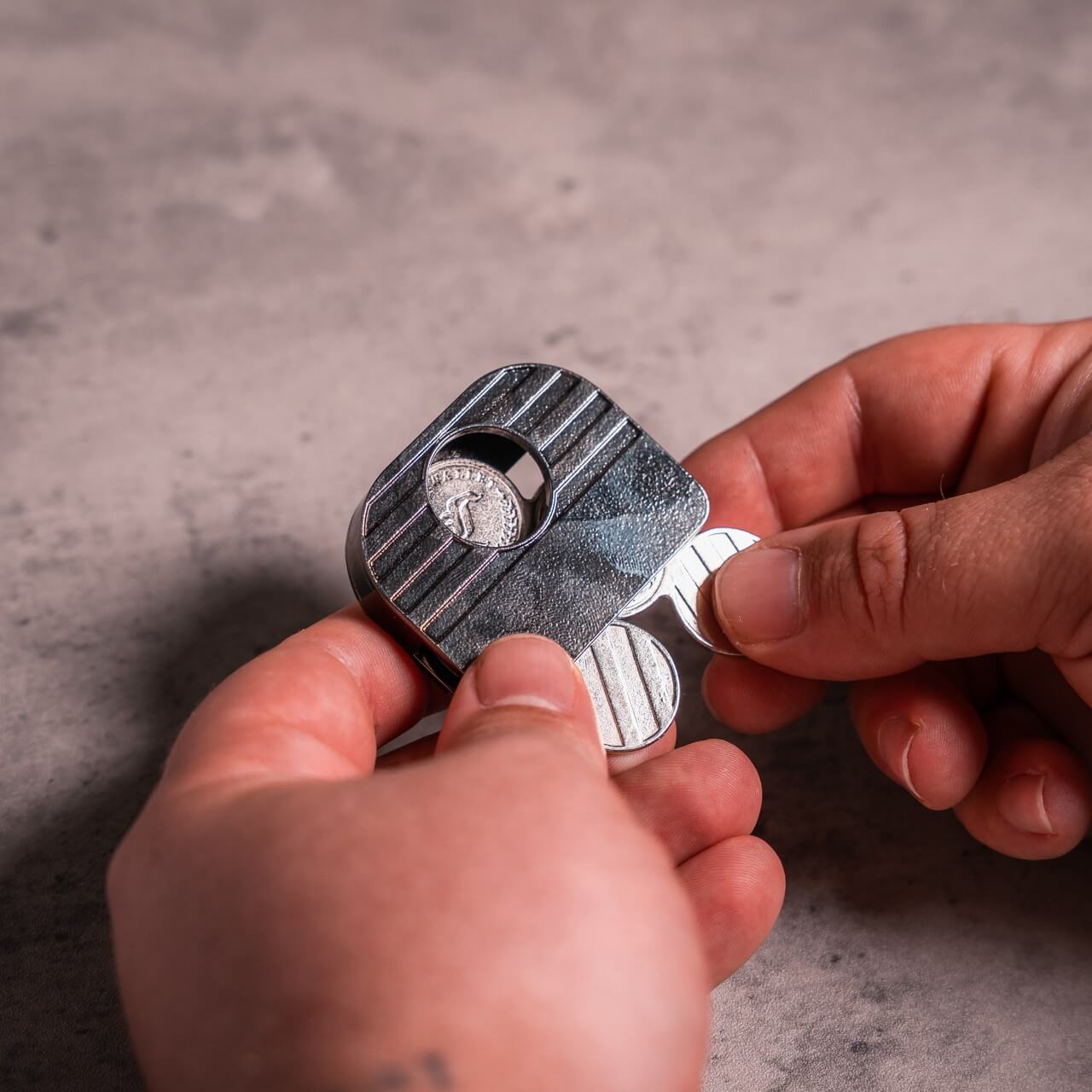 Huzzle Wallet Puzzle