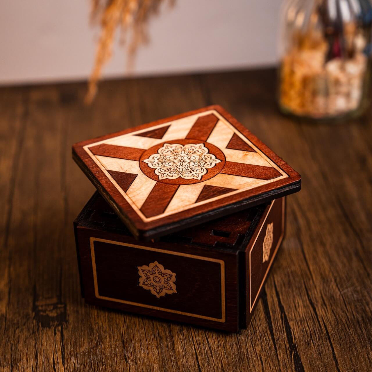 Kreuz Puzzle Box