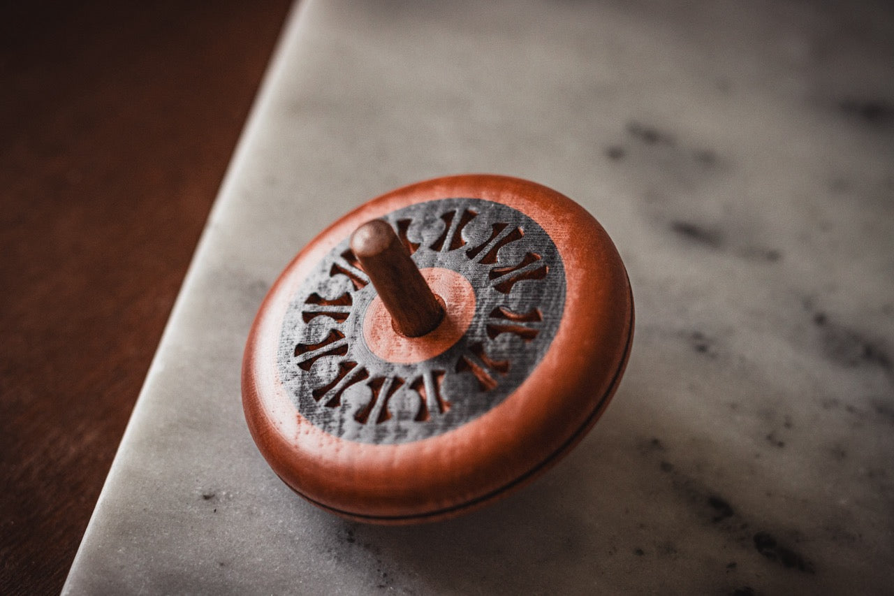 Leporello Spinning Top