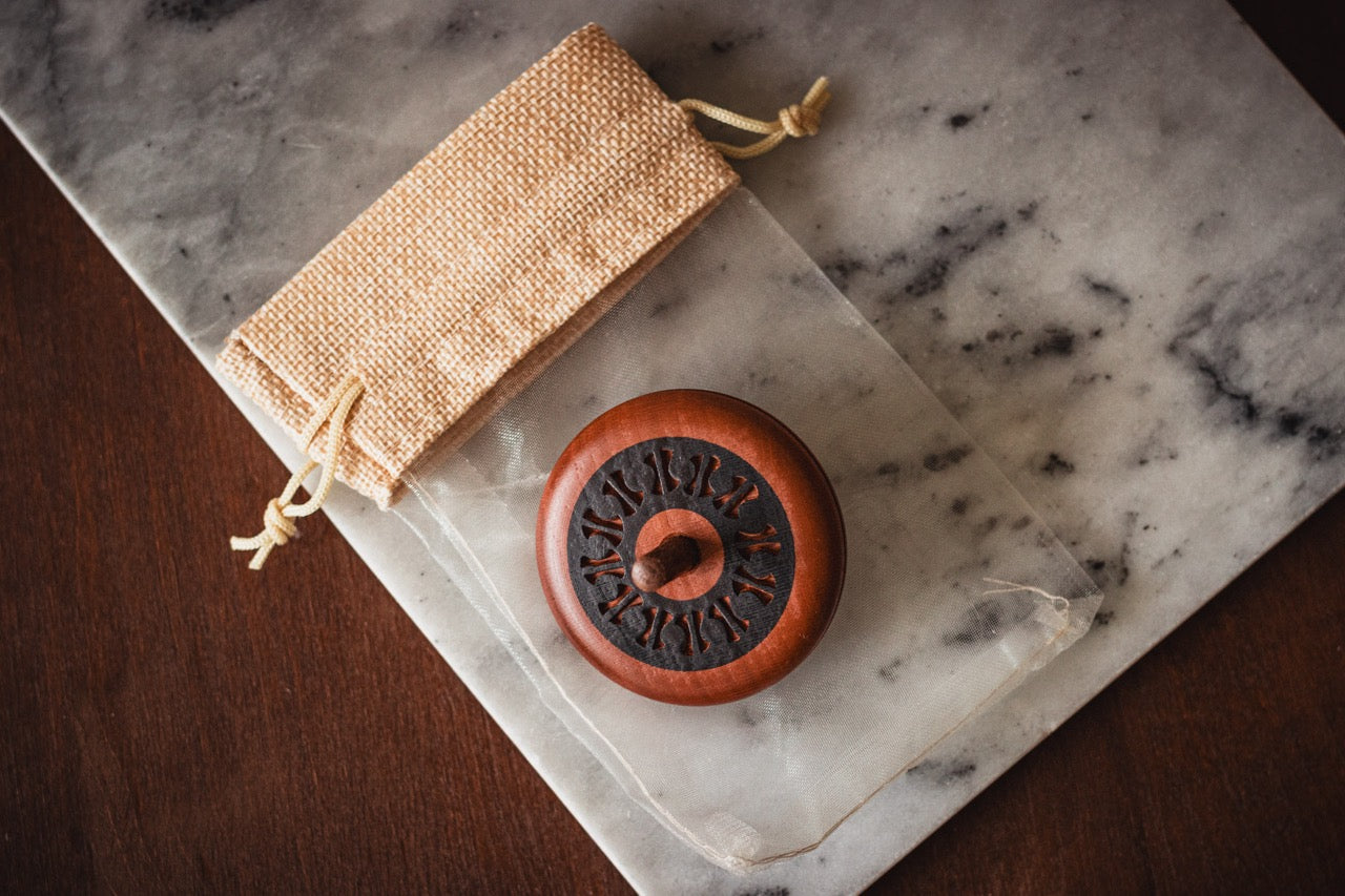 Leporello Spinning Top