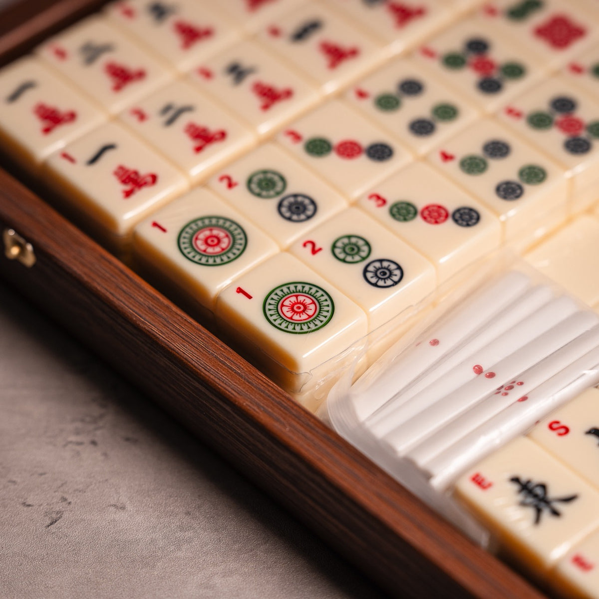 California Walnut Mahjong Set