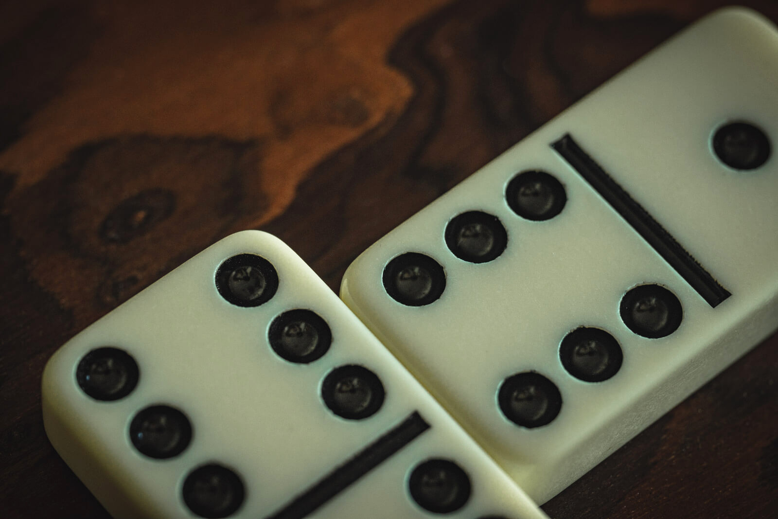 Walnut Burl Dominoes Set
