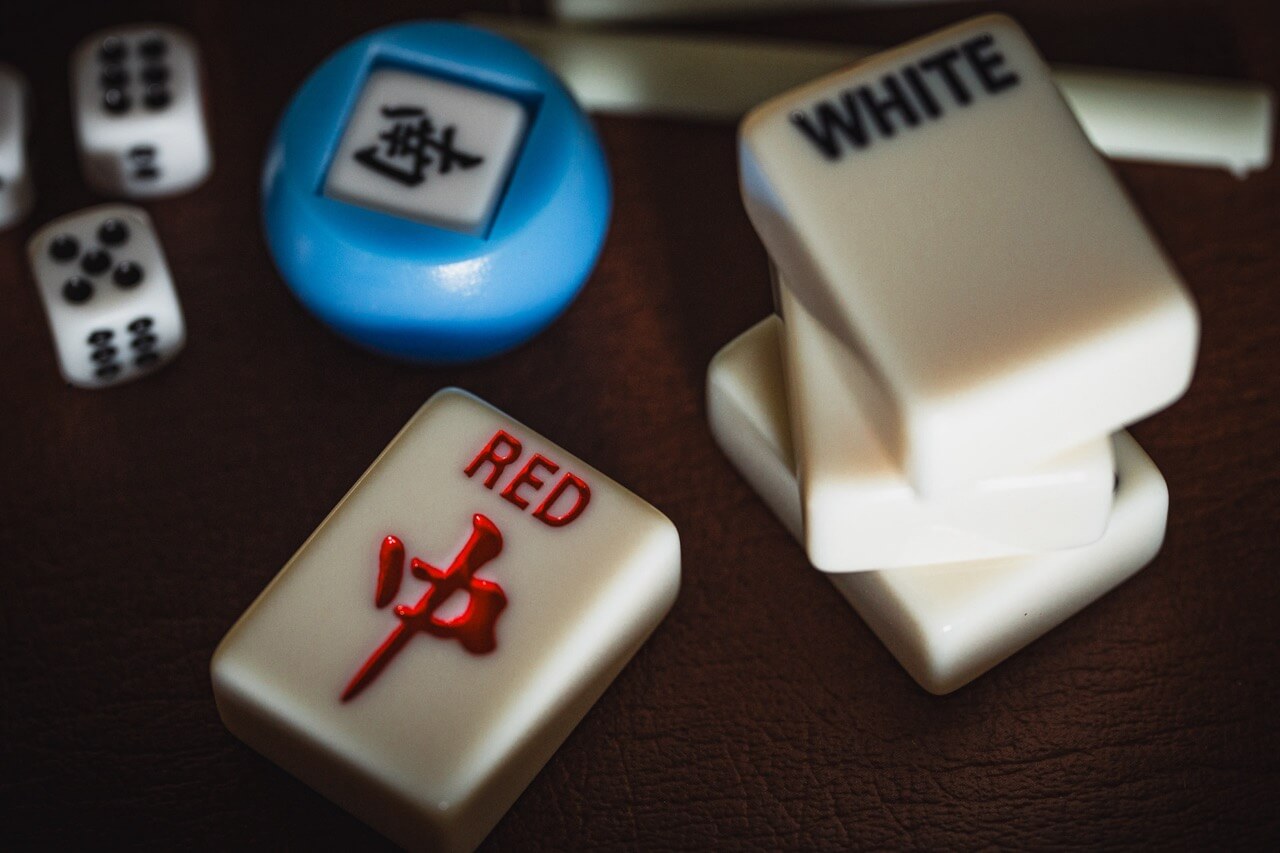 Walnut Mahjong Set