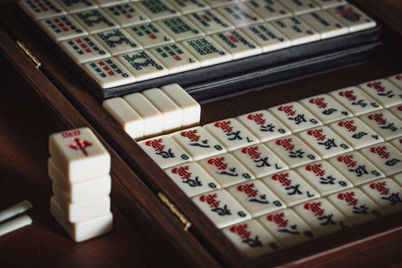 Walnut Mahjong Set