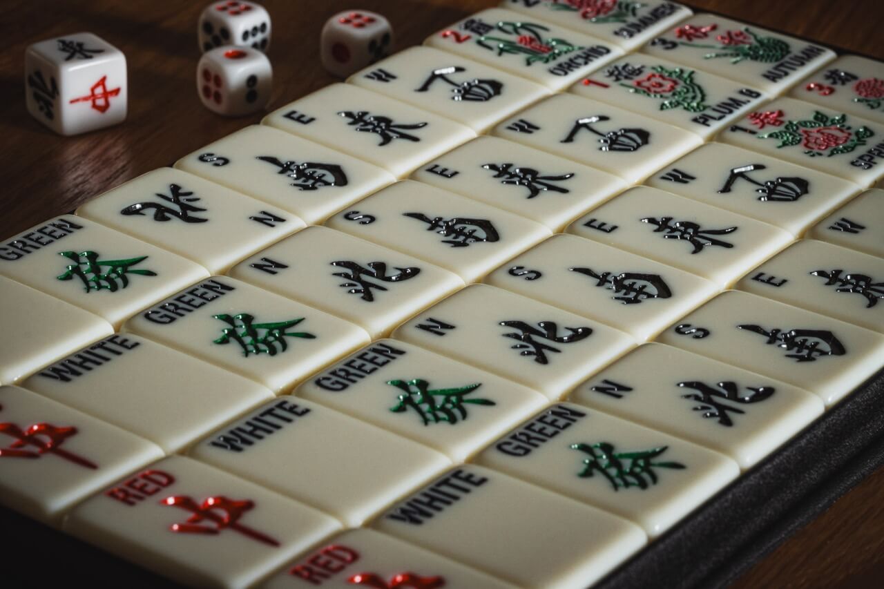 Walnut Mahjong Set