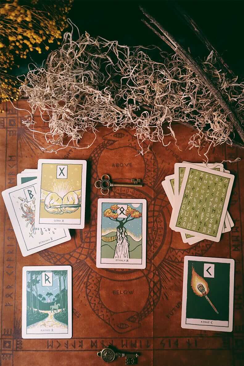 Green Glyphs Runes Deck