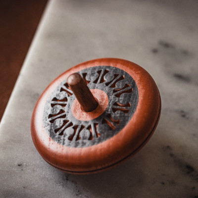 Leporello Spinning Top